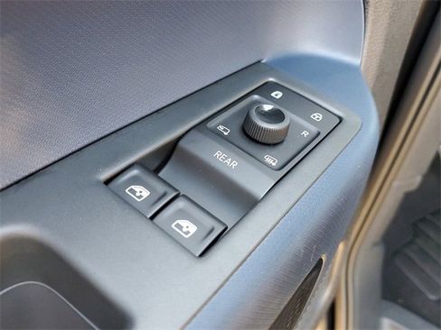 New 2025 Volkswagen ID. Buzz Pro S image 18