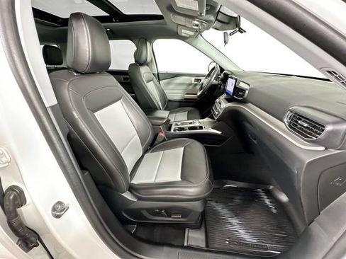Used 2023 Ford Explorer XLT w/ Equipment Group 202A AWD/4WD image 30