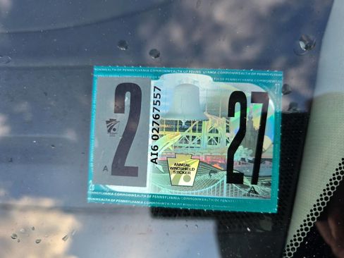 Used 2019 Chrysler 300 Touring w/ Sport Appearance Package image 9