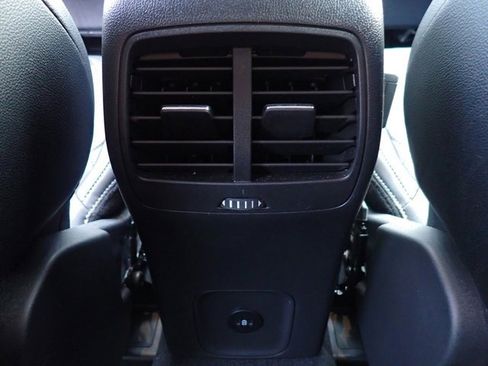 Certified 2024 Ford Escape Platinum w/ Premium Technology Package image 18