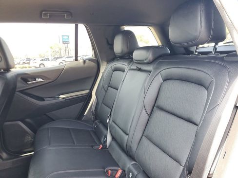 Used 2025 Chevrolet Equinox LT w/ Convenience Package II image 9