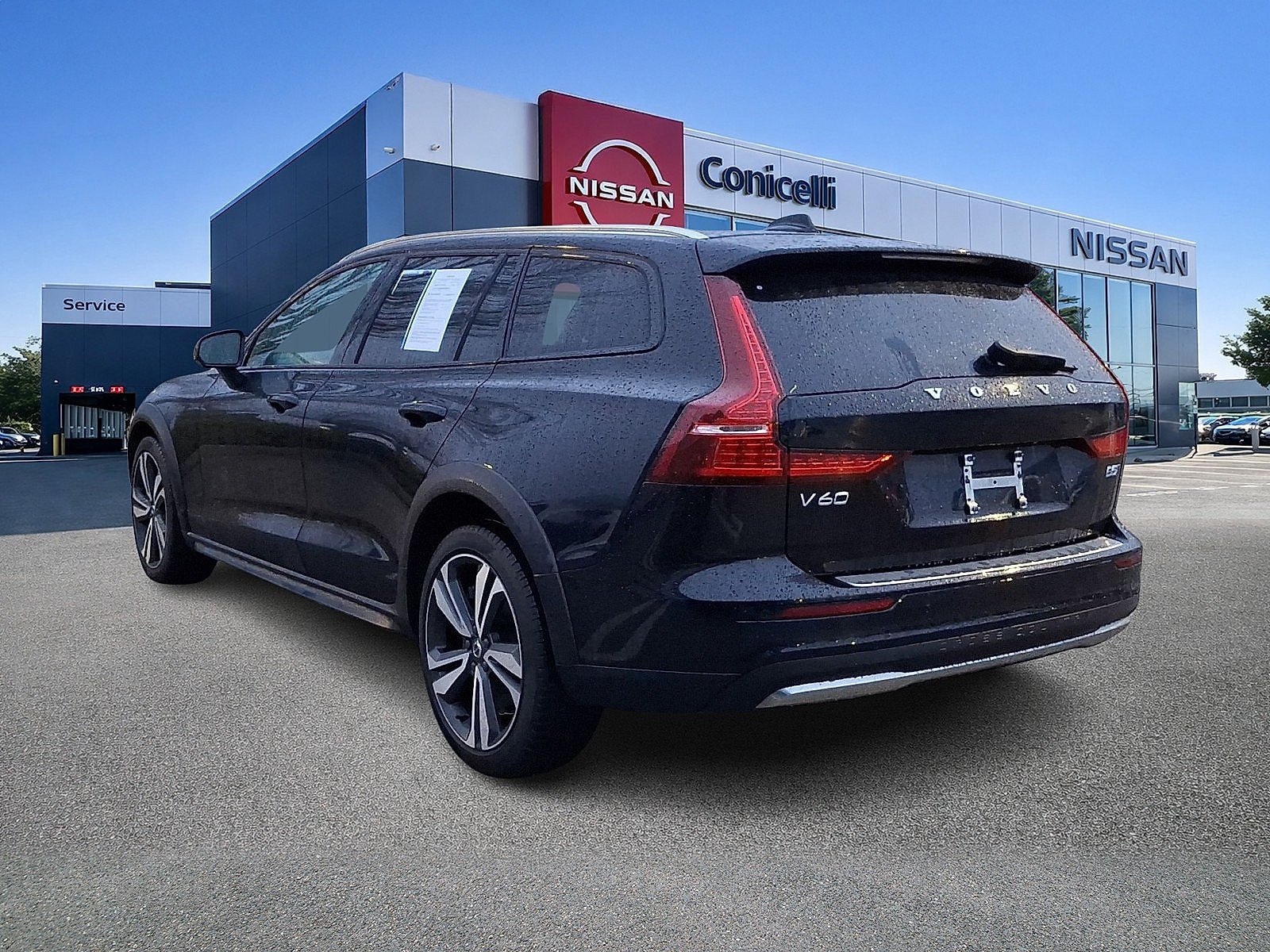 Used 2024 Volvo V60 B5 Cross Country Plus w/ Protection Package Premier AWD/4WD image 4
