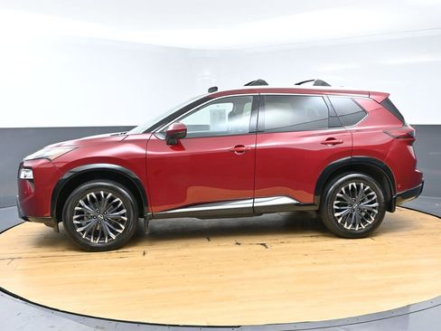 Used 2025 Nissan Rogue Platinum image 6