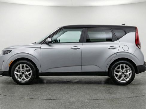 Used 2025 Kia Soul LX w/ LX Technology Package FWD image 5