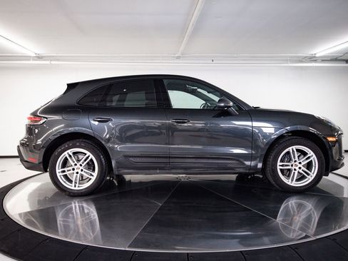 Certified 2024 Porsche Macan AWD/4WD image 8