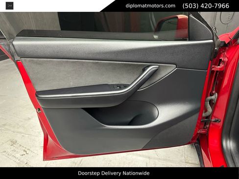 Used 2021 Tesla Model Y Long Range image 24