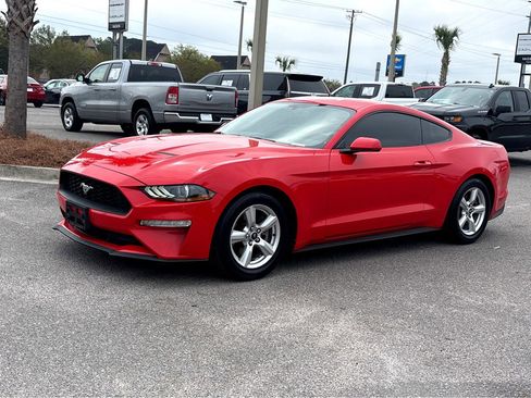Used 2019 Ford Mustang Coupe image 3