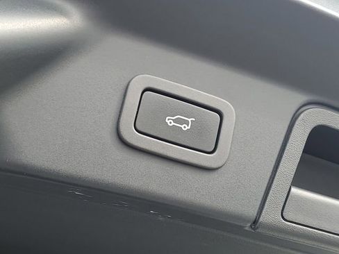 Used 2021 Land Rover Range Rover Velar R-Dynamic S image 32