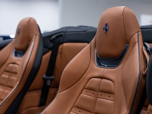 Used 2020 Ferrari Portofino RWD image 24