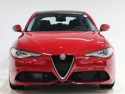 Used 2017 Alfa Romeo Giulia Ti w/ TI 19" Sport Package AWD/4WD image 2