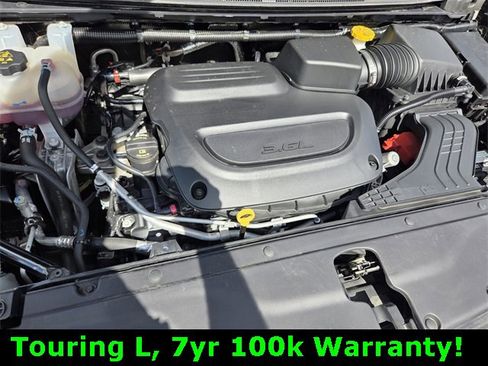 Certified 2024 Chrysler Pacifica Touring-L image 19