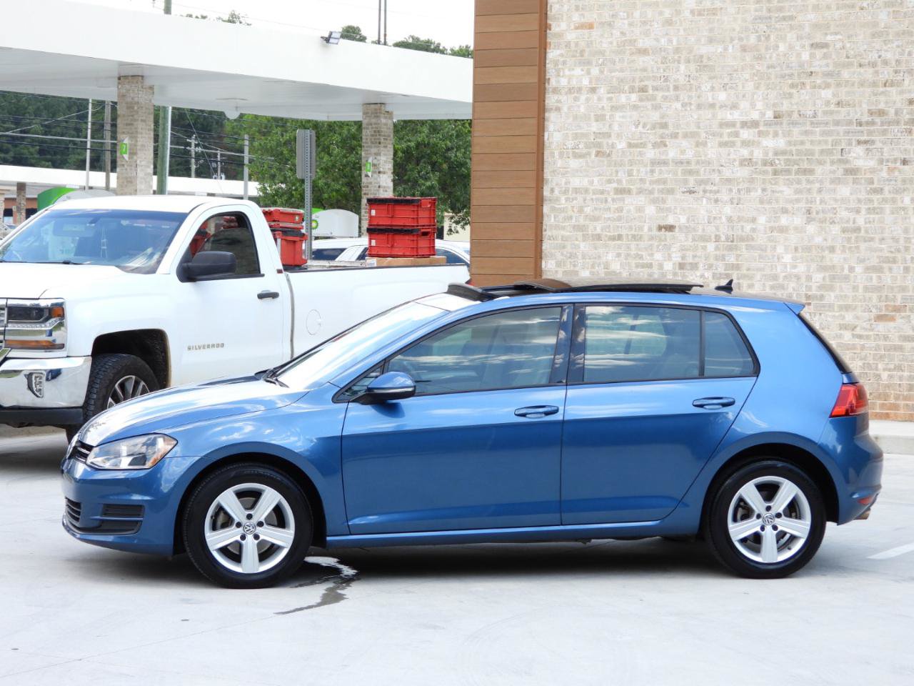 Used 2017 Volkswagen Golf Wolfsburg Edition FWD image 27