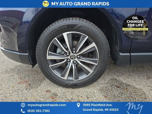 Used 2024 Toyota Venza LE image 29