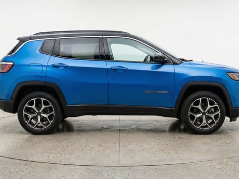 Used 2025 Jeep Compass Limited image 11