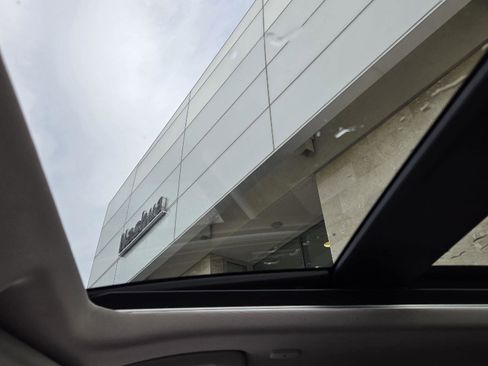 Used 2022 Nissan Rogue SV w/ SV Premium Package image 27