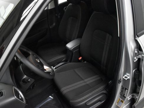 Used 2024 Hyundai Venue SEL image 13