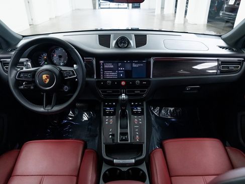 Used 2023 Porsche Macan S image 9