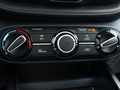 Used 2025 Kia Soul LX FWD image 33