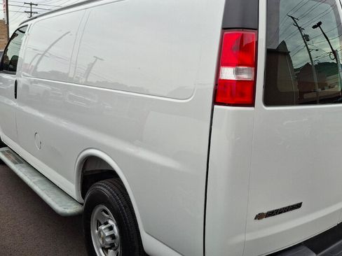 Used 2025 Chevrolet Express 2500 w/ Driver Convenience Package RWD image 4