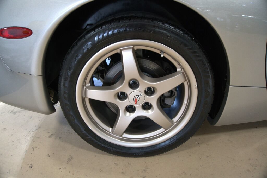 Used 2001 Chevrolet Corvette Convertible w/ Preferred Equipment Group2 RWD image 32
