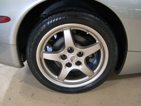 Used 2001 Chevrolet Corvette Convertible w/ Preferred Equipment Group2 image 32