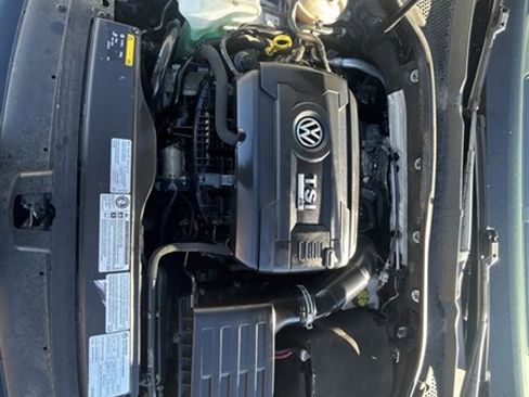 Used 2016 Volkswagen Golf 4-Door image 20