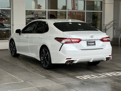 Used 2018 Toyota Camry XSE image 9
