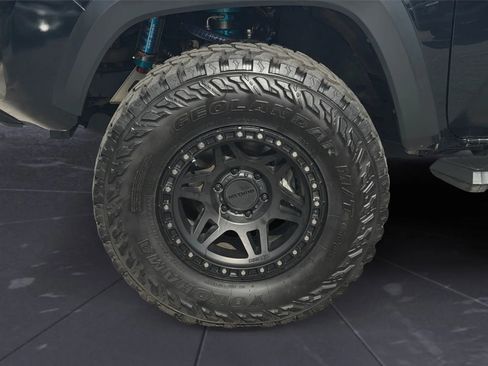 Used 2020 Toyota Tacoma TRD Off-Road image 34