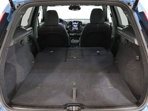 Used 2025 Volvo XC40 B5 Plus image 37