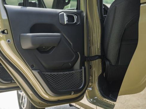 New 2025 Jeep Gladiator Sport image 36