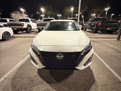 Used 2023 Nissan Altima 2.5 SR w/ SR Premium Package image 3