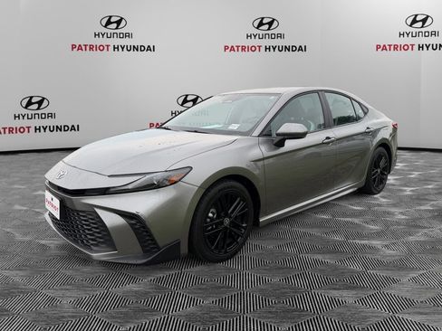 Used 2025 Toyota Camry SE FWD image 7