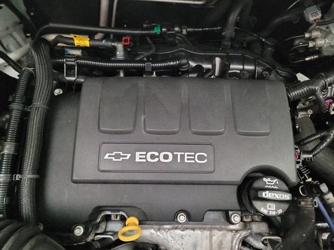 Used 2020 Chevrolet Trax LT w/ LT Convenience Package FWD image 30