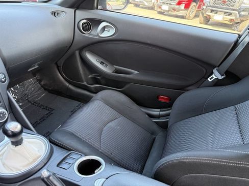Used 2016 Nissan 370Z Coupe RWD image 20