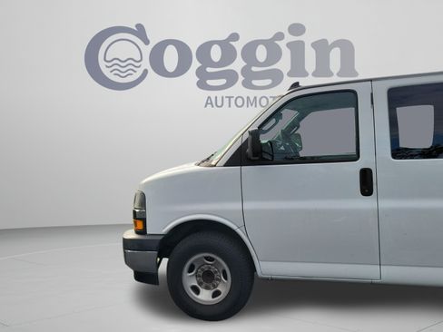 Used 2018 Chevrolet Express 3500 LT w/ LT Preferred Equipment Group RWD image 26