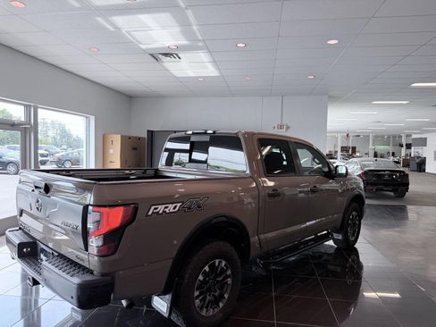 Used 2021 Nissan Titan PRO-4X w/ Pro-4x Utility Package AWD/4WD image 10