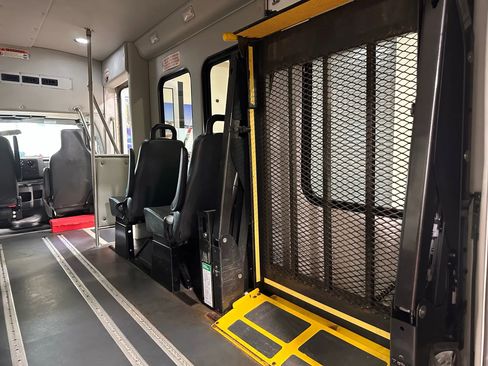 Used 2015 Ford E-350 and Econoline 350 Super Duty image 34