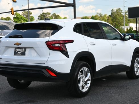 Used 2024 Chevrolet Trax LS w/ LS Convenience Package image 15