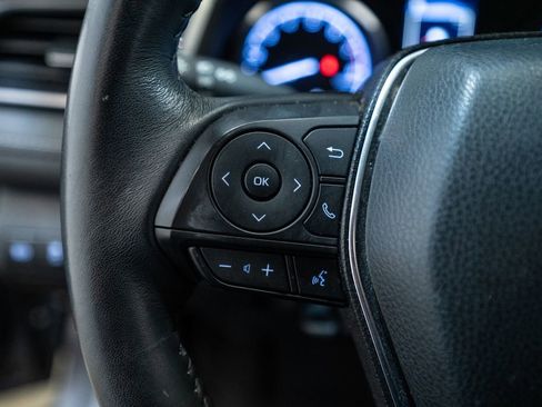 Certified 2020 Toyota Camry SE image 18