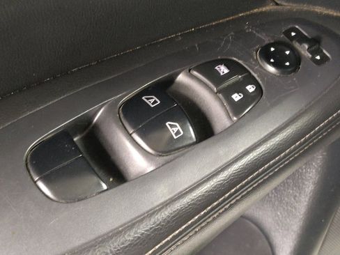 Used 2018 Nissan Pathfinder SV image 27