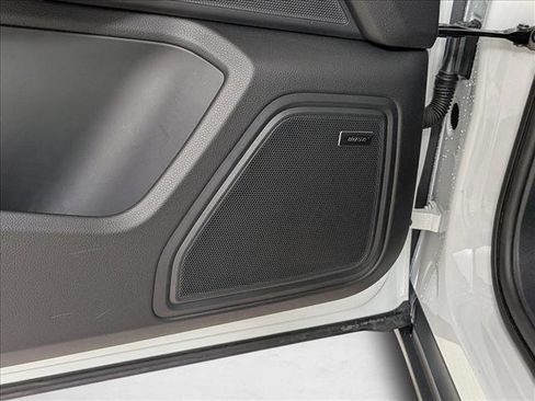 Certified 2025 Porsche Macan Turbo image 14