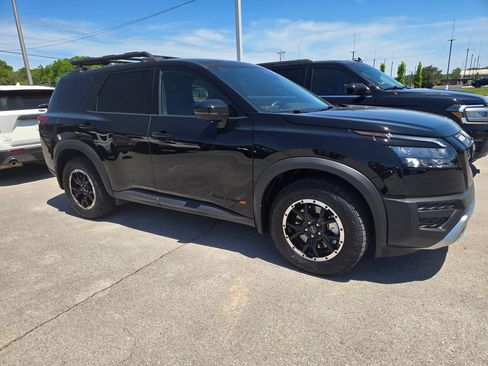 Used 2025 Nissan Pathfinder Rock Creek AWD/4WD image 2