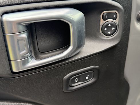 Used 2022 Jeep Wrangler Unlimited Sport AWD/4WD image 5