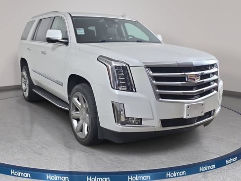 Used 2020 Cadillac Escalade Premium Luxury AWD/4WD image 4
