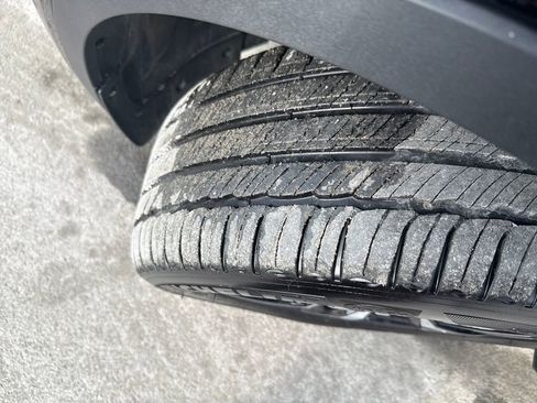 Used 2025 Volvo XC40 B5 Core image 28