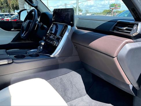 Used 2024 Lexus LX 600 4WD w/ Luxury Package image 19