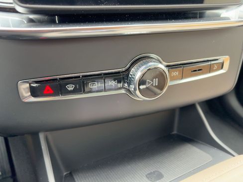 Certified 2025 Volvo XC90 B5 Plus image 17