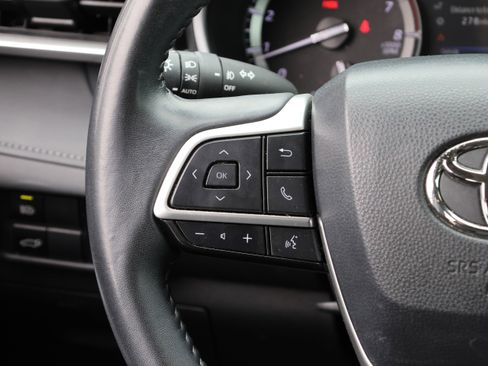 Used 2022 Toyota Highlander XLE FWD image 27