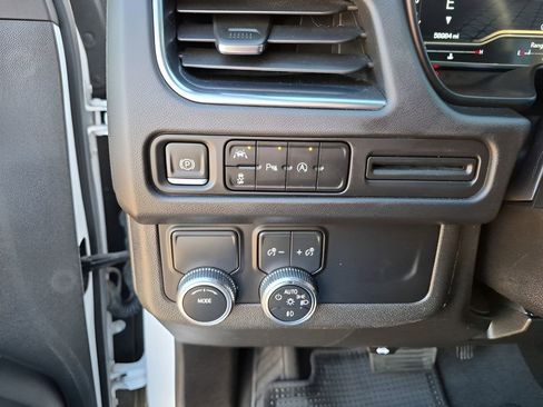 Used 2023 GMC Yukon SLT image 33