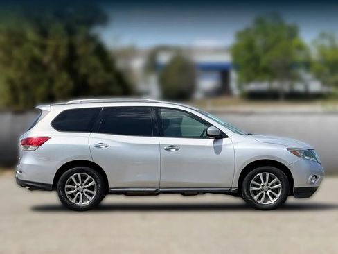 Used 2015 Nissan Pathfinder SV FWD image 7